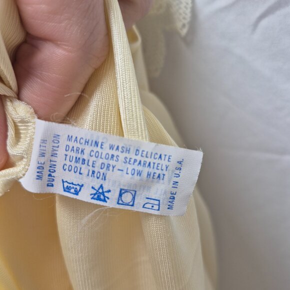 Vanity Fair Vintage Pale Yellow Nightgown size Small - Picture 5 of 6
